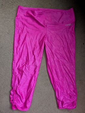 bebe Hot Pink Capri Leggings